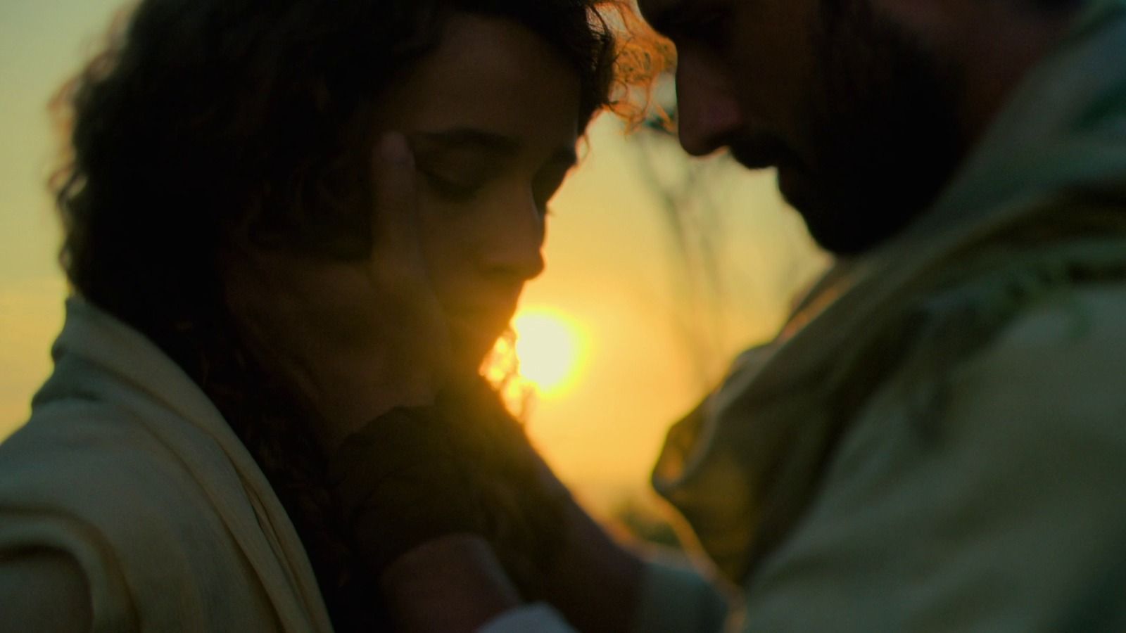 foto o e g mão.jpeg